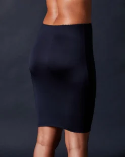 Hanro Chevron Down Icon Satin Deluxe Half Slip