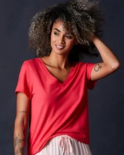 Hanro Chevron Down Icon Short Sleeve V-Neck Shirt