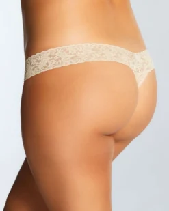 Hanky Panky Signature Lace Low-Rise Thong (Rolled)